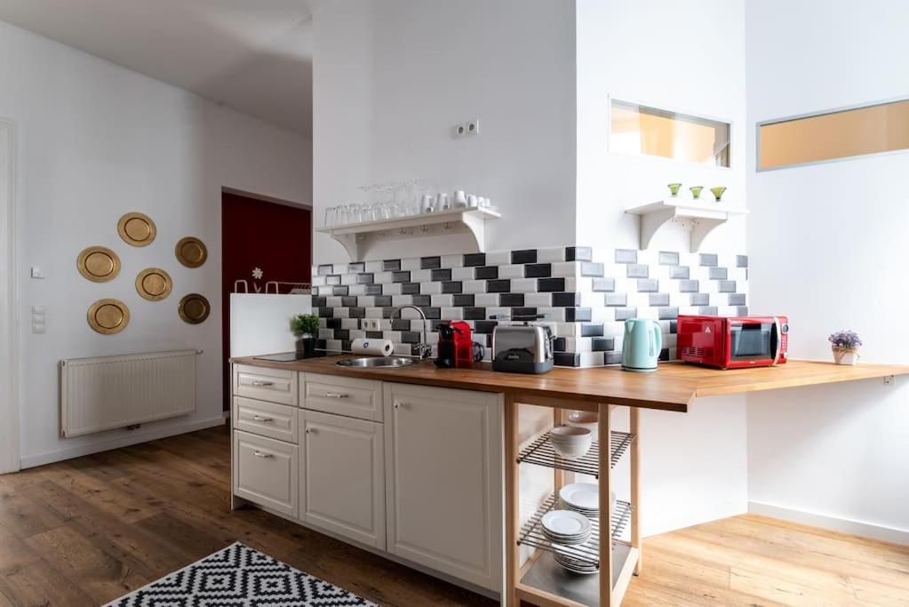 Spacious 2br By Metro And Center By Hm Appartement *