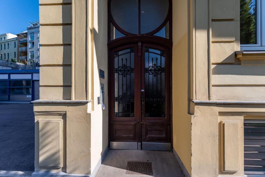Spacious 2br By Metro And Center By Hm Appartement *