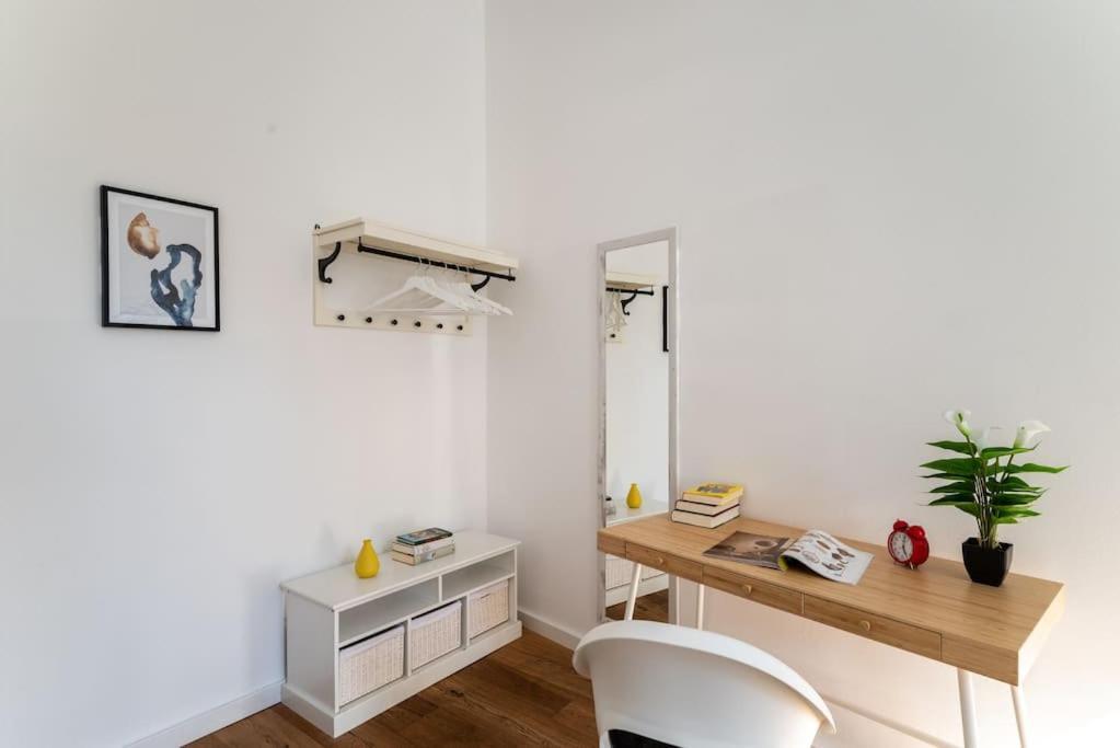 Spacious 2br By Metro And Center By Hm