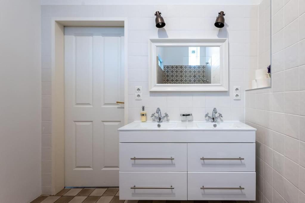 Spacious 2br By Metro And Center By Hm * Vienne