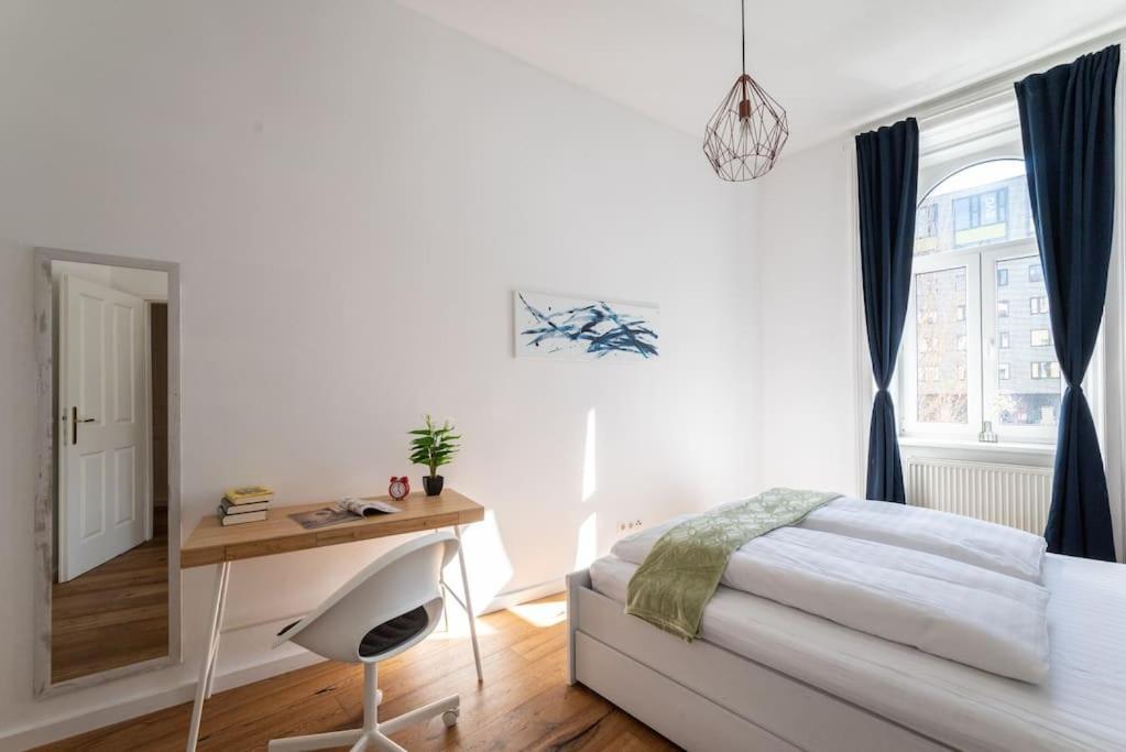 Spacious 2br By Metro And Center By Hm Vienne